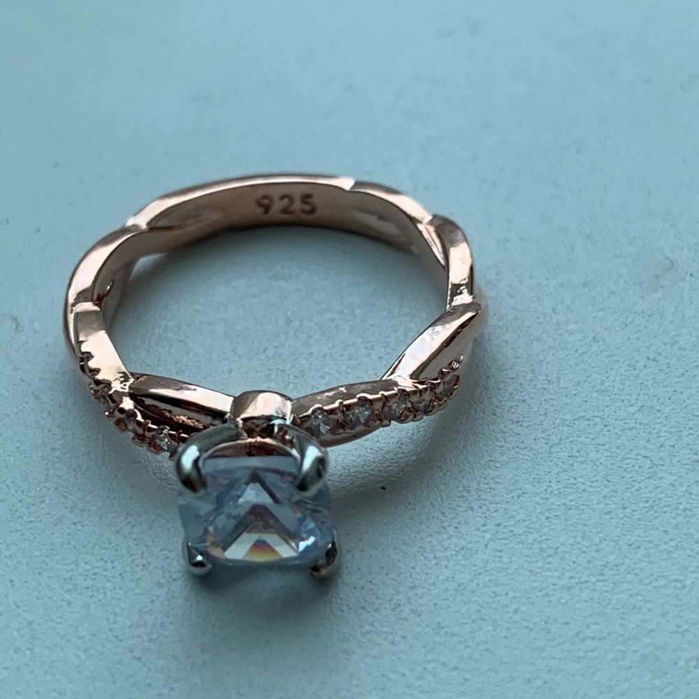 Gorgeous Ring 18K Rose Gold Plated White Sapphire - Picture 6 of 7